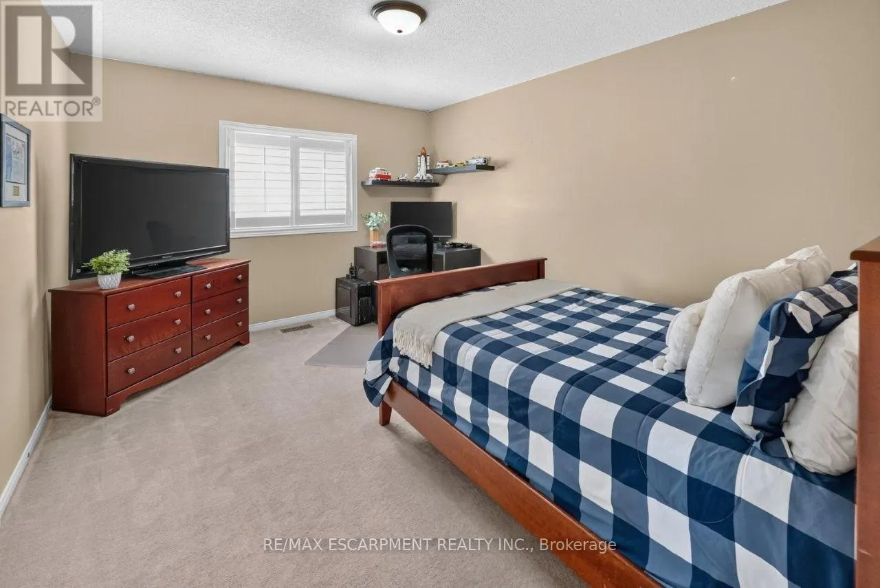 123 MOORLAND CRESCENT