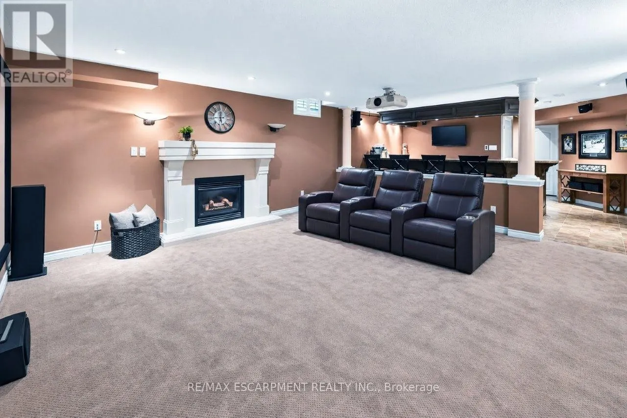 123 MOORLAND CRESCENT