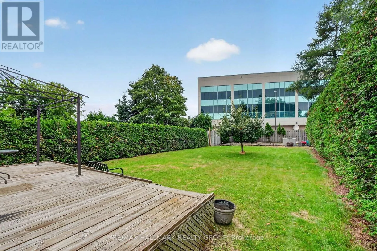 502 ROUGEMOUNT CRESCENT