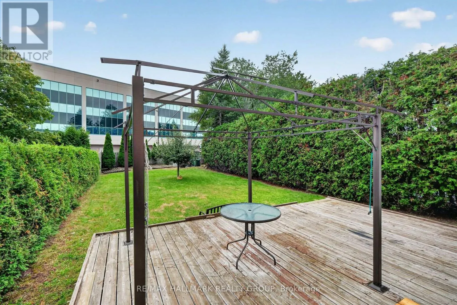 502 ROUGEMOUNT CRESCENT