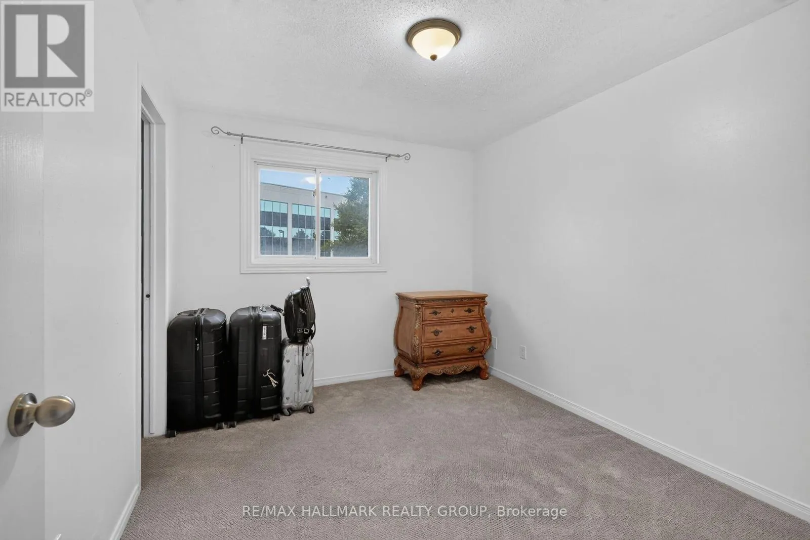502 ROUGEMOUNT CRESCENT