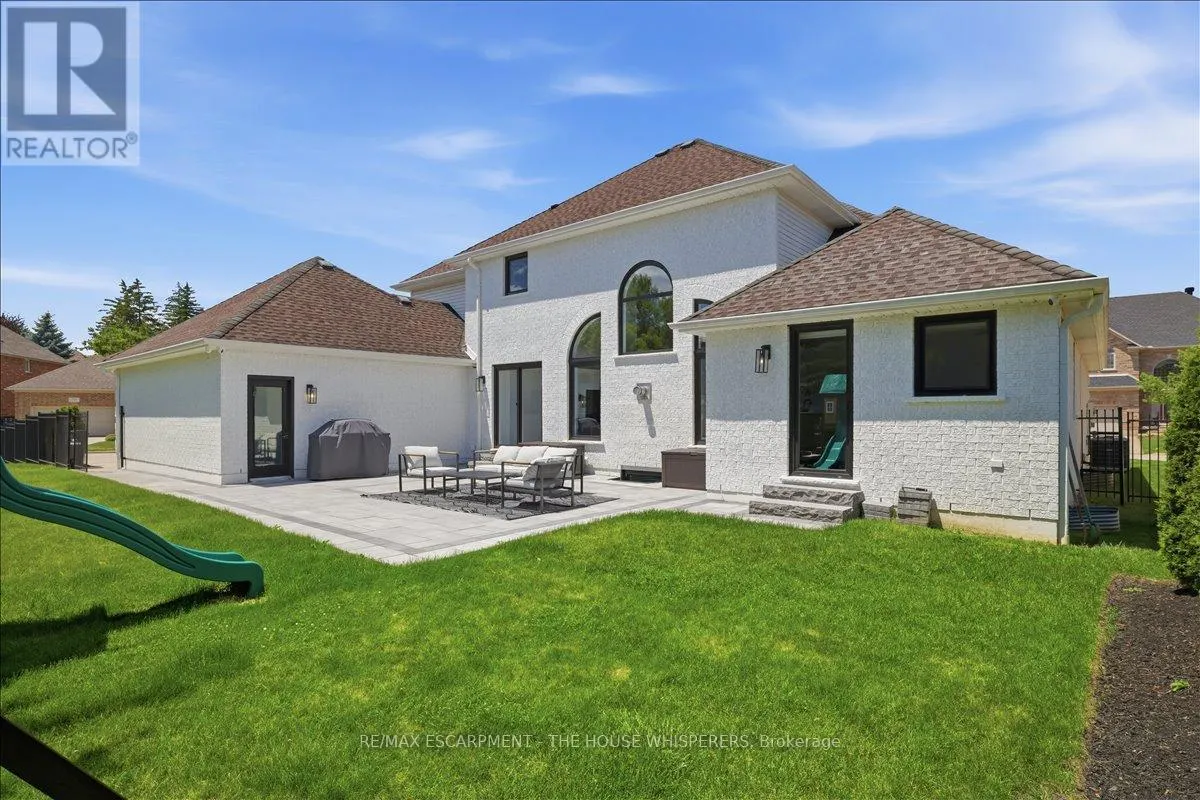 521 FALCONRIDGE CRESCENT