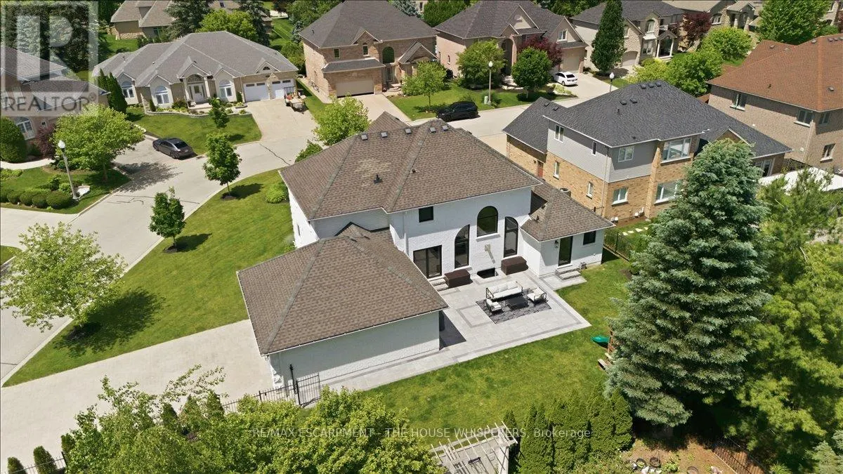 521 FALCONRIDGE CRESCENT