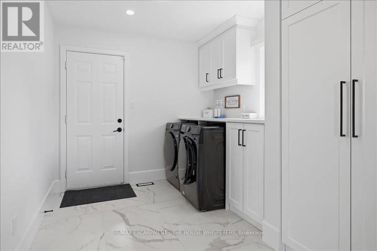 521 FALCONRIDGE CRESCENT