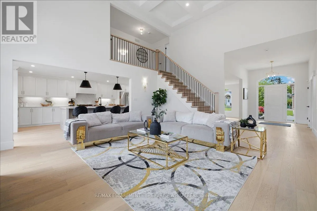 521 FALCONRIDGE CRESCENT