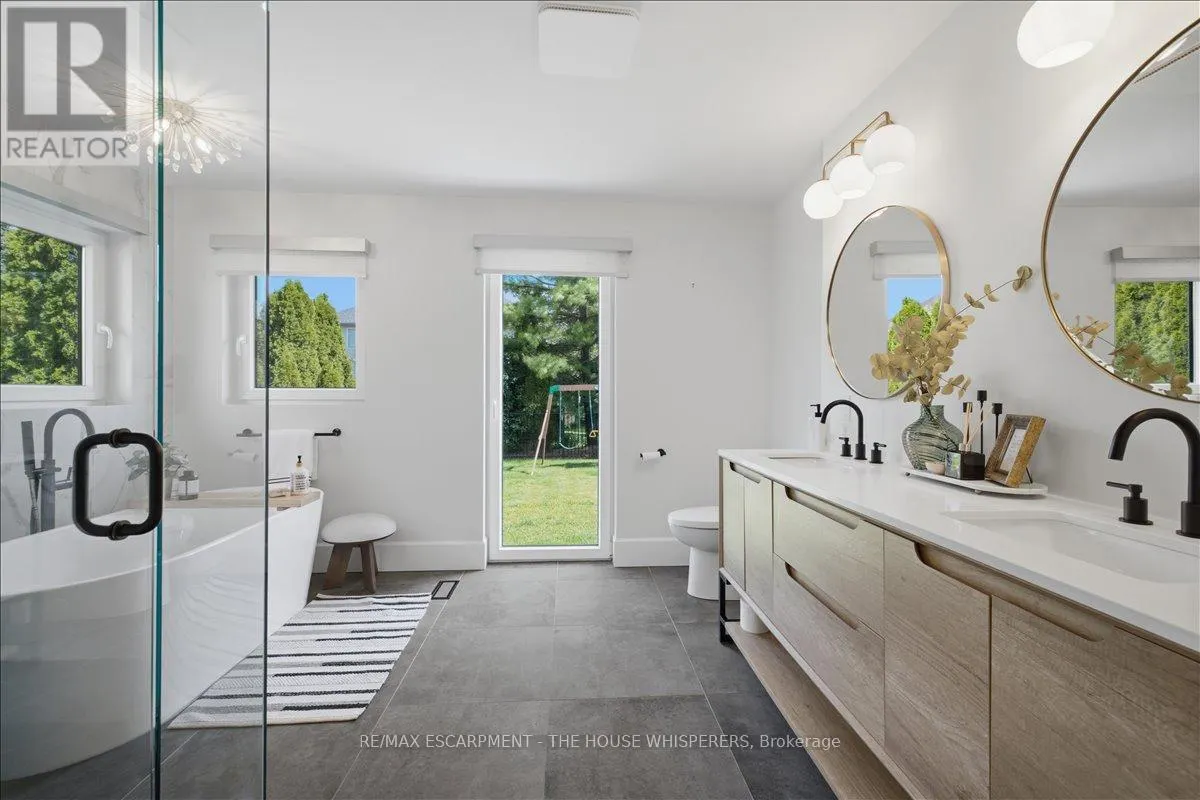 521 FALCONRIDGE CRESCENT
