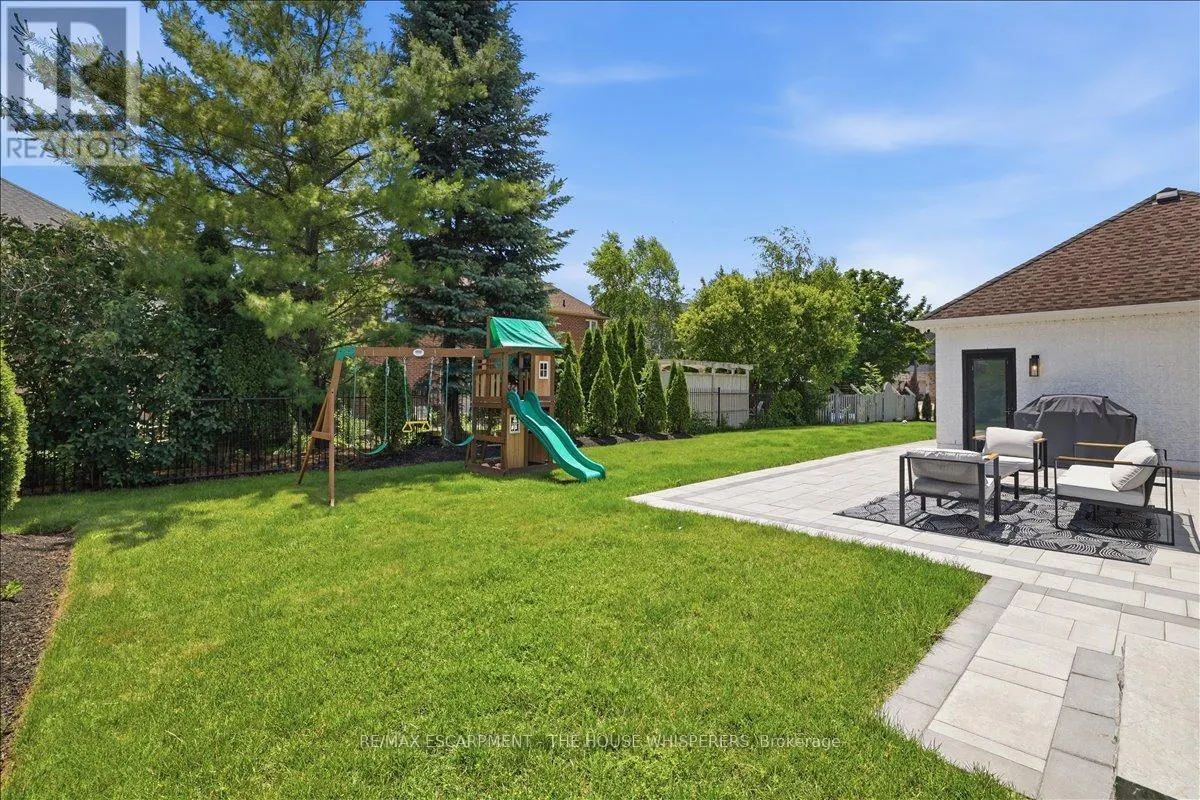 521 FALCONRIDGE CRESCENT