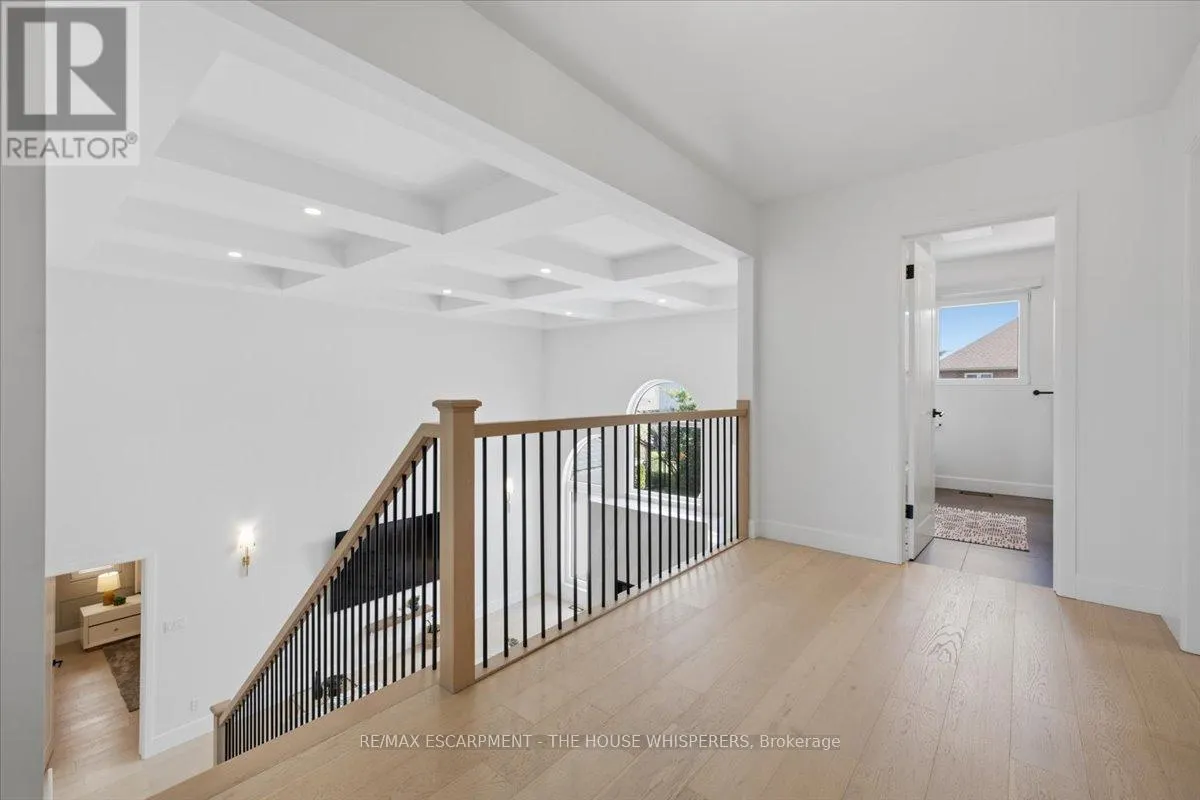 521 FALCONRIDGE CRESCENT