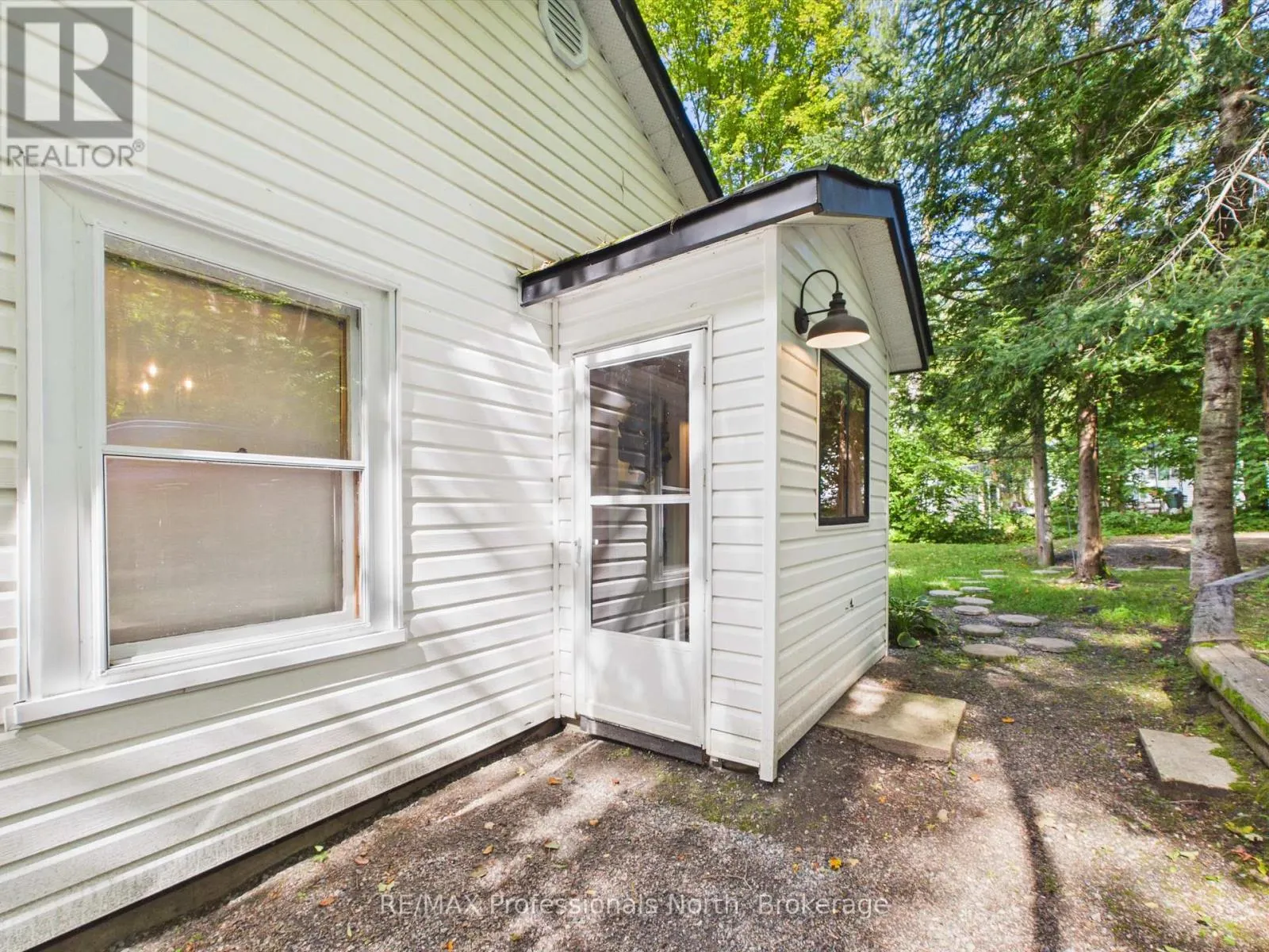 1037 STRAWBERRY BAY ROAD