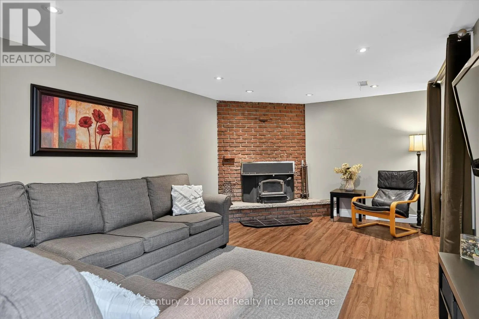 537 MONTCALM DRIVE