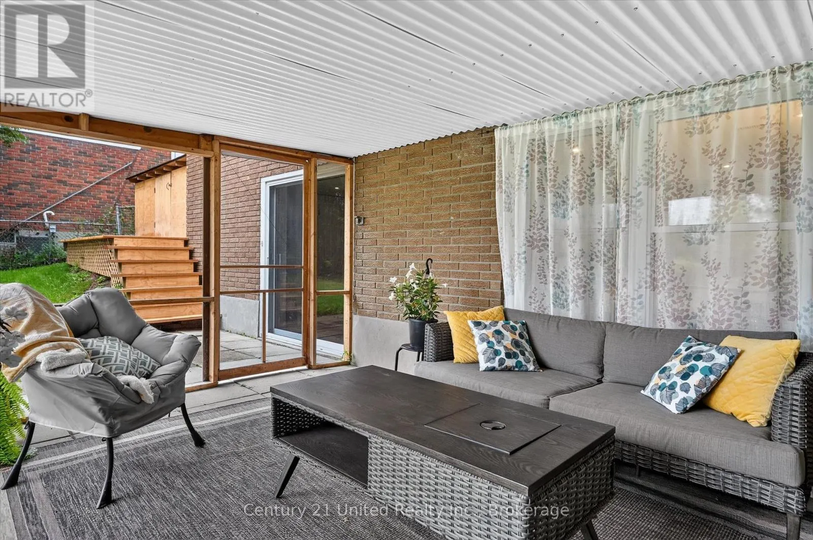 537 MONTCALM DRIVE