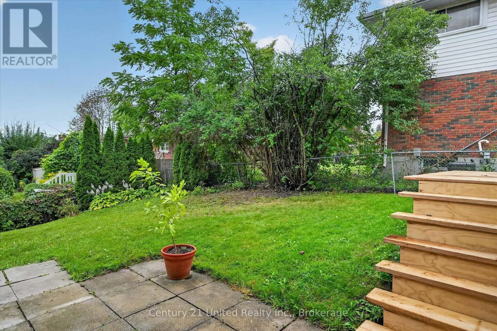537 MONTCALM DRIVE