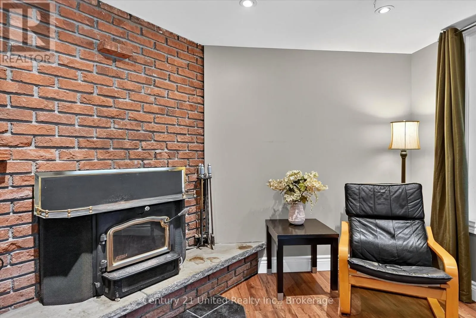 537 MONTCALM DRIVE