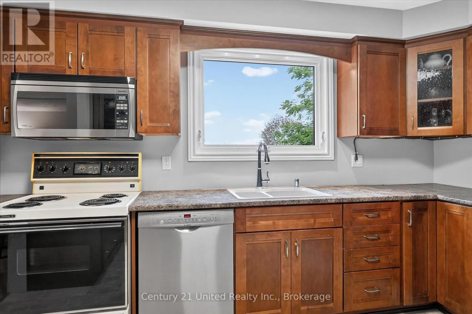 537 MONTCALM DRIVE