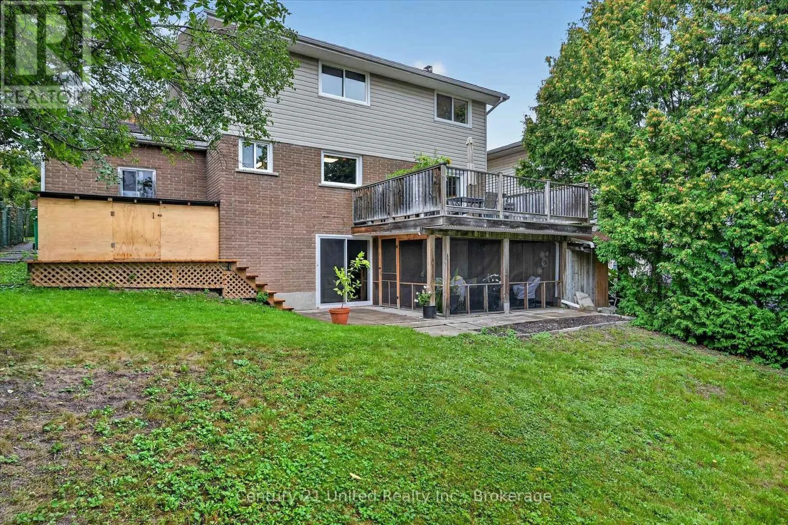 537 MONTCALM DRIVE