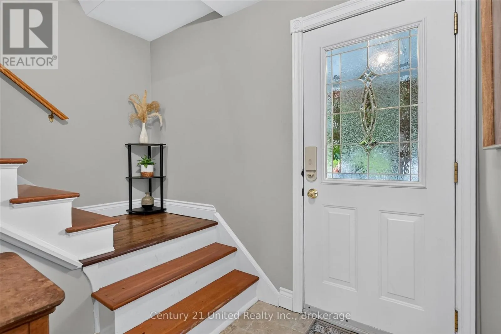 537 MONTCALM DRIVE