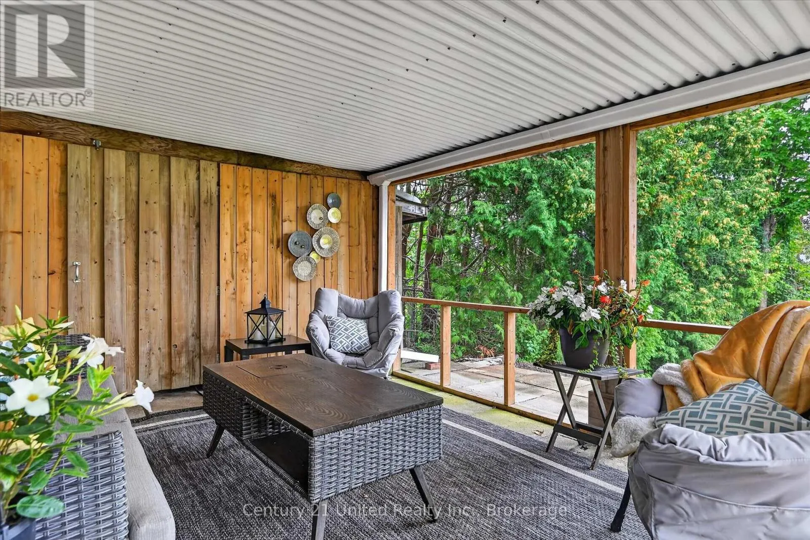 537 MONTCALM DRIVE