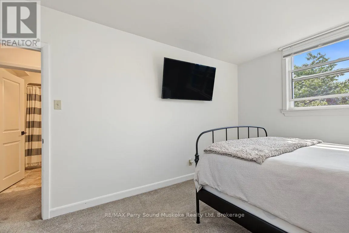 16 - 118 ISABELLA STREET #16