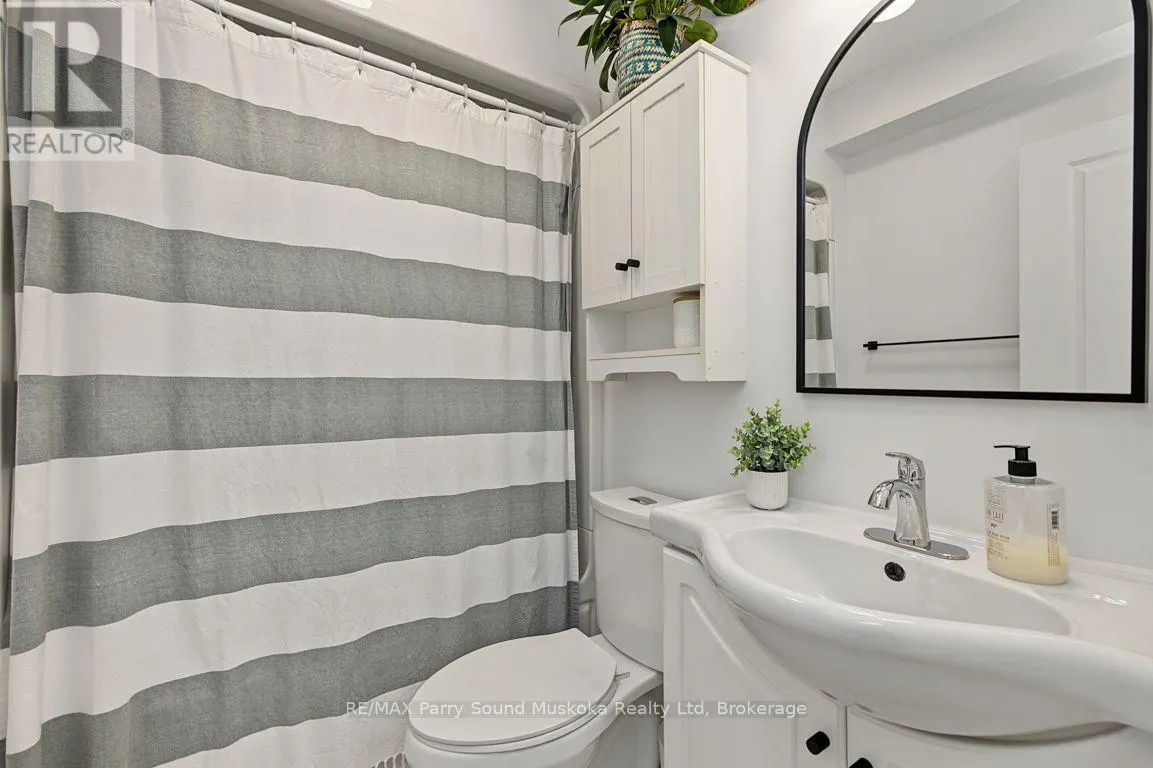 16 - 118 ISABELLA STREET #16