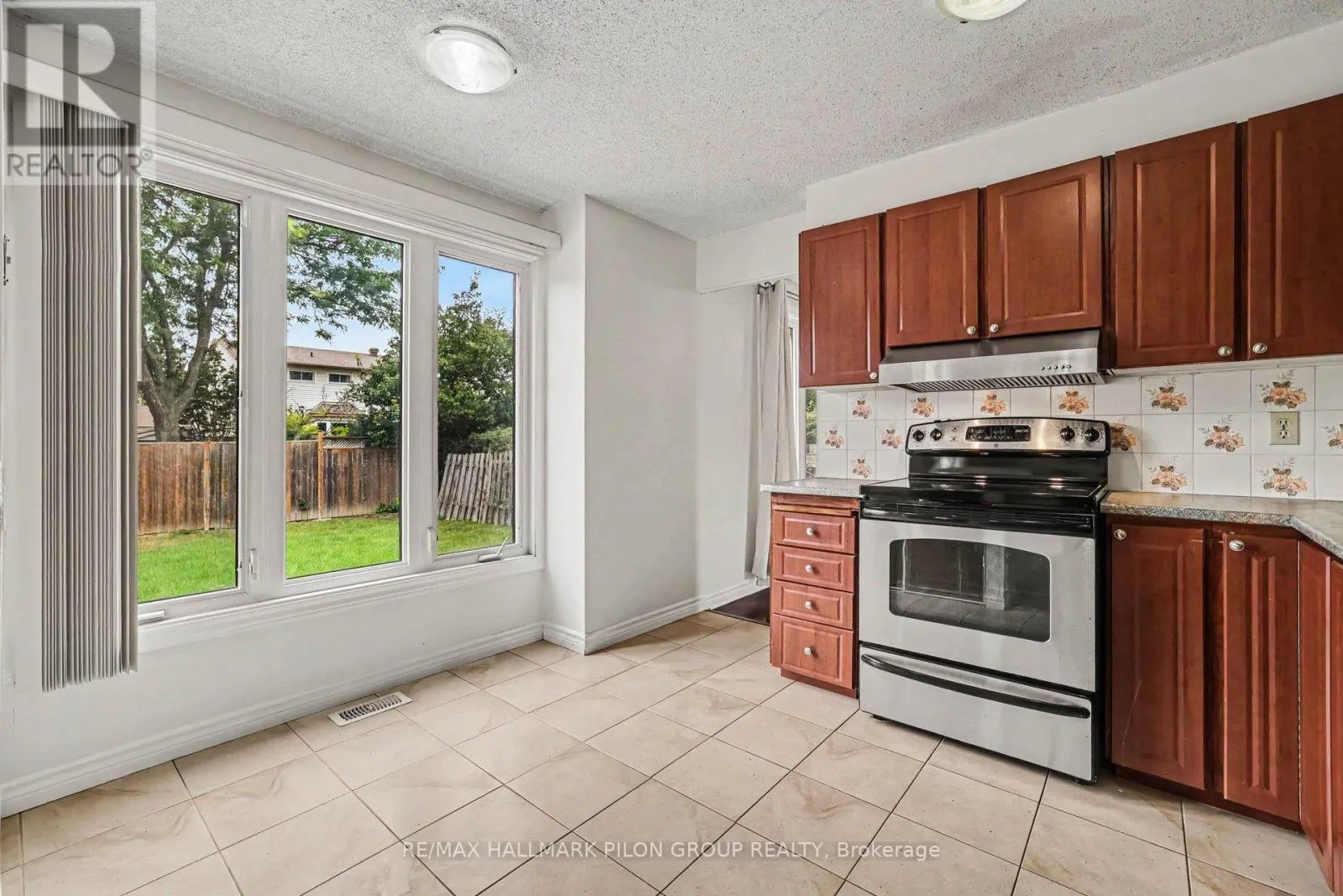 420 CLOVERHEATH CRESCENT