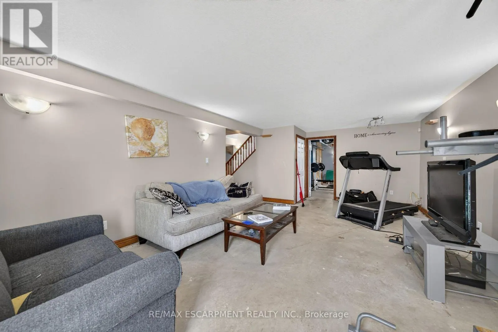 55 MONTURE STREET N