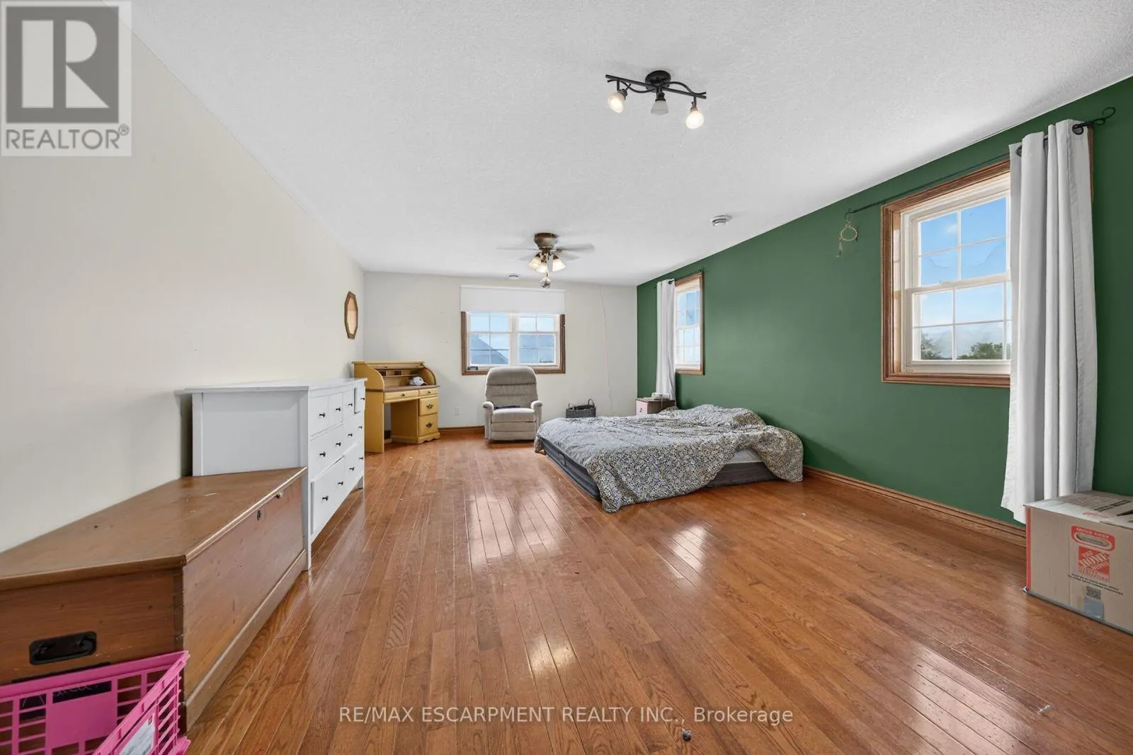 55 MONTURE STREET N