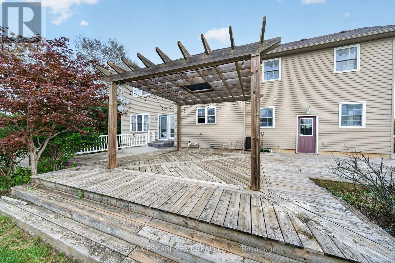 55 MONTURE STREET N
