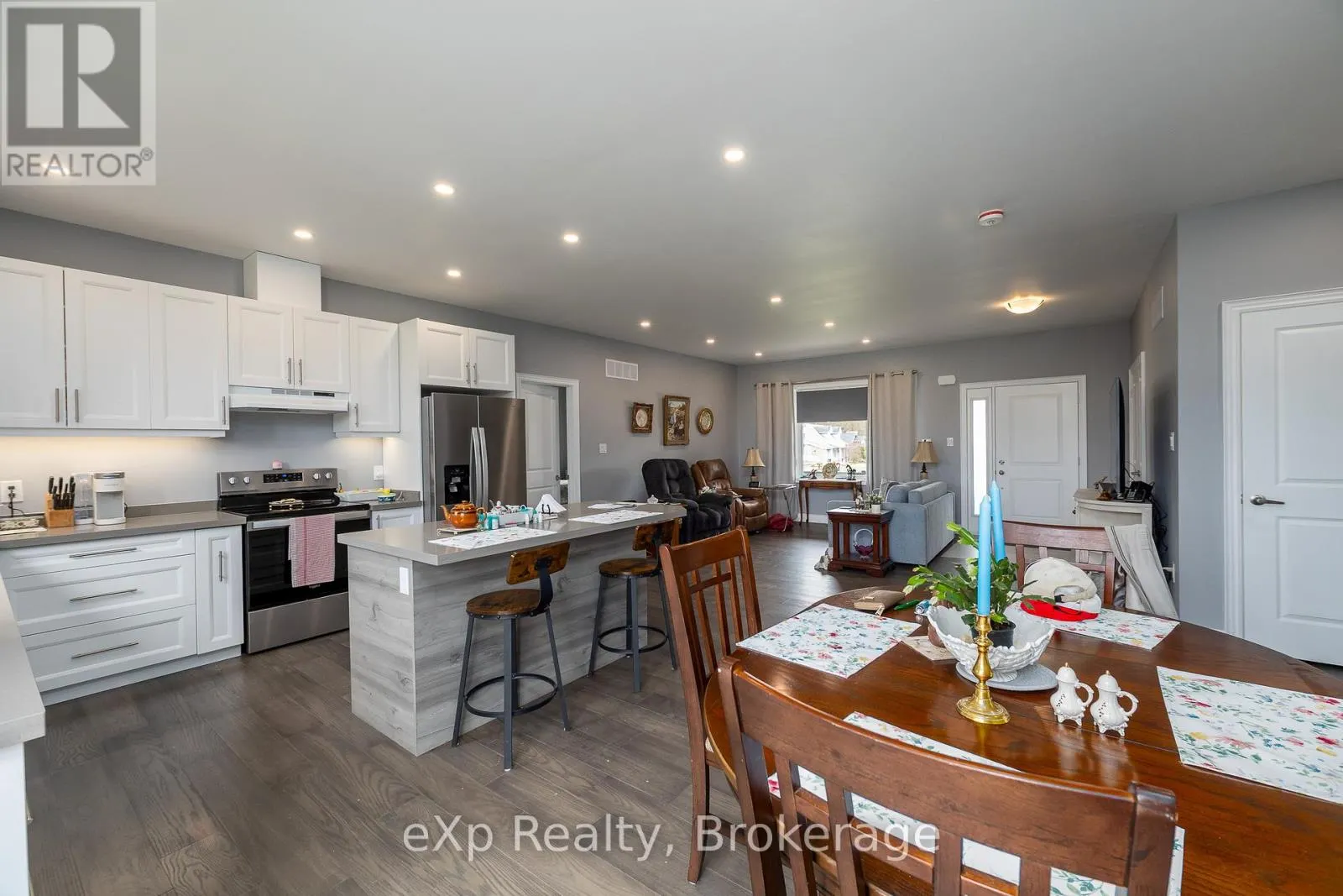 43 COUNTRY CRESCENT