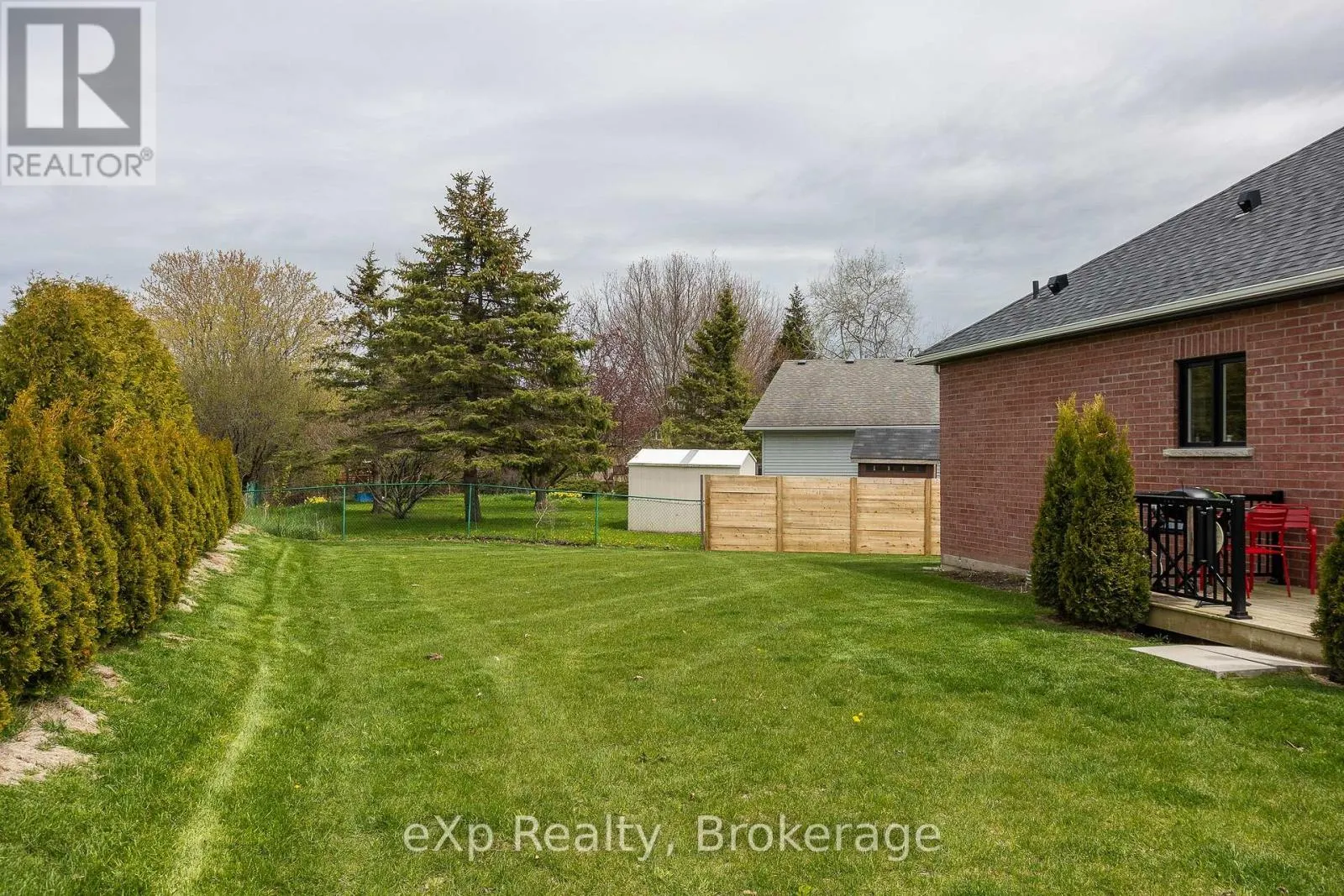 43 COUNTRY CRESCENT