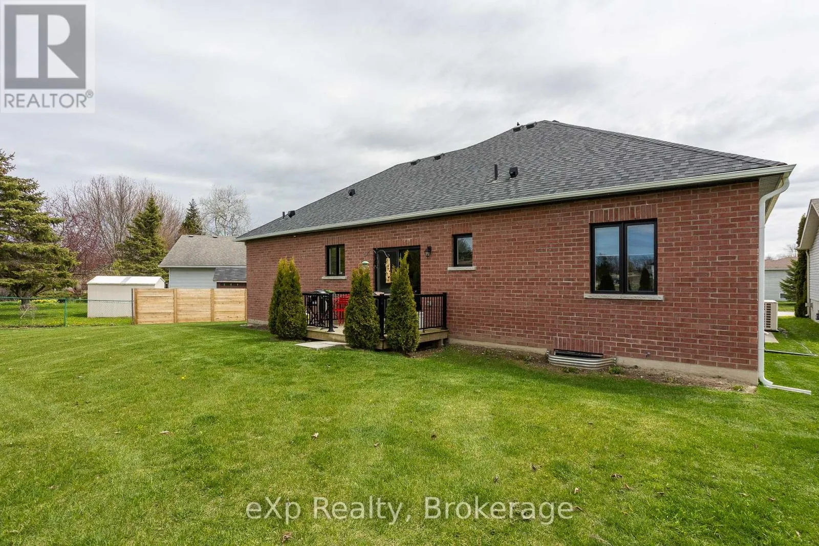 43 COUNTRY CRESCENT