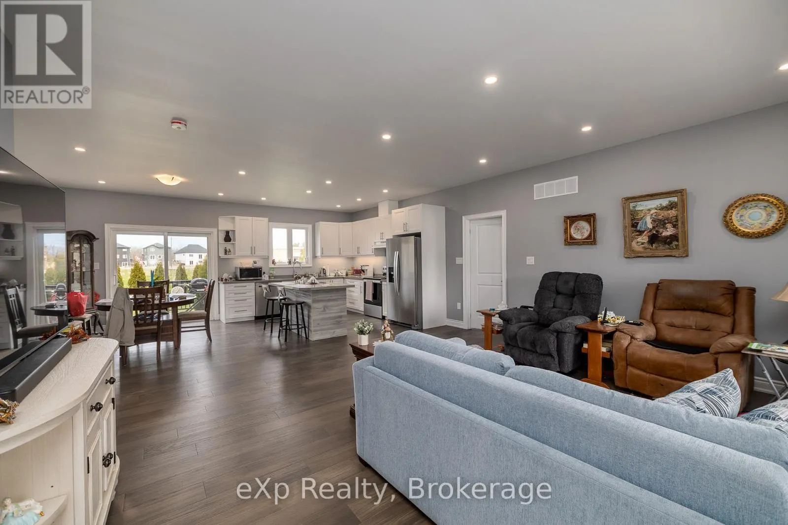 43 COUNTRY CRESCENT