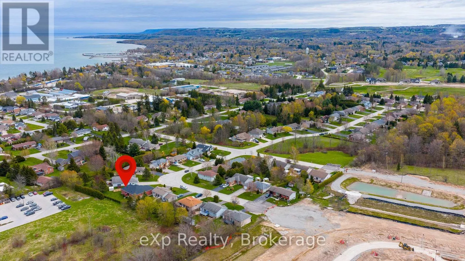 43 COUNTRY CRESCENT