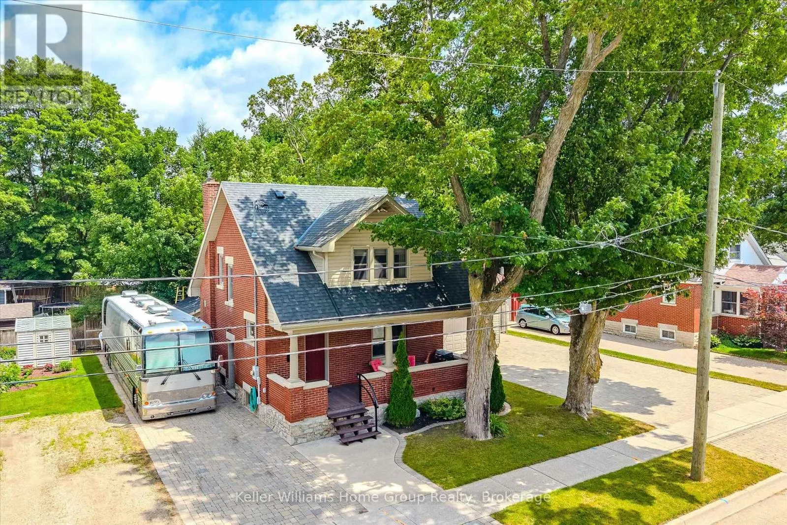 330 ANGUS STREET