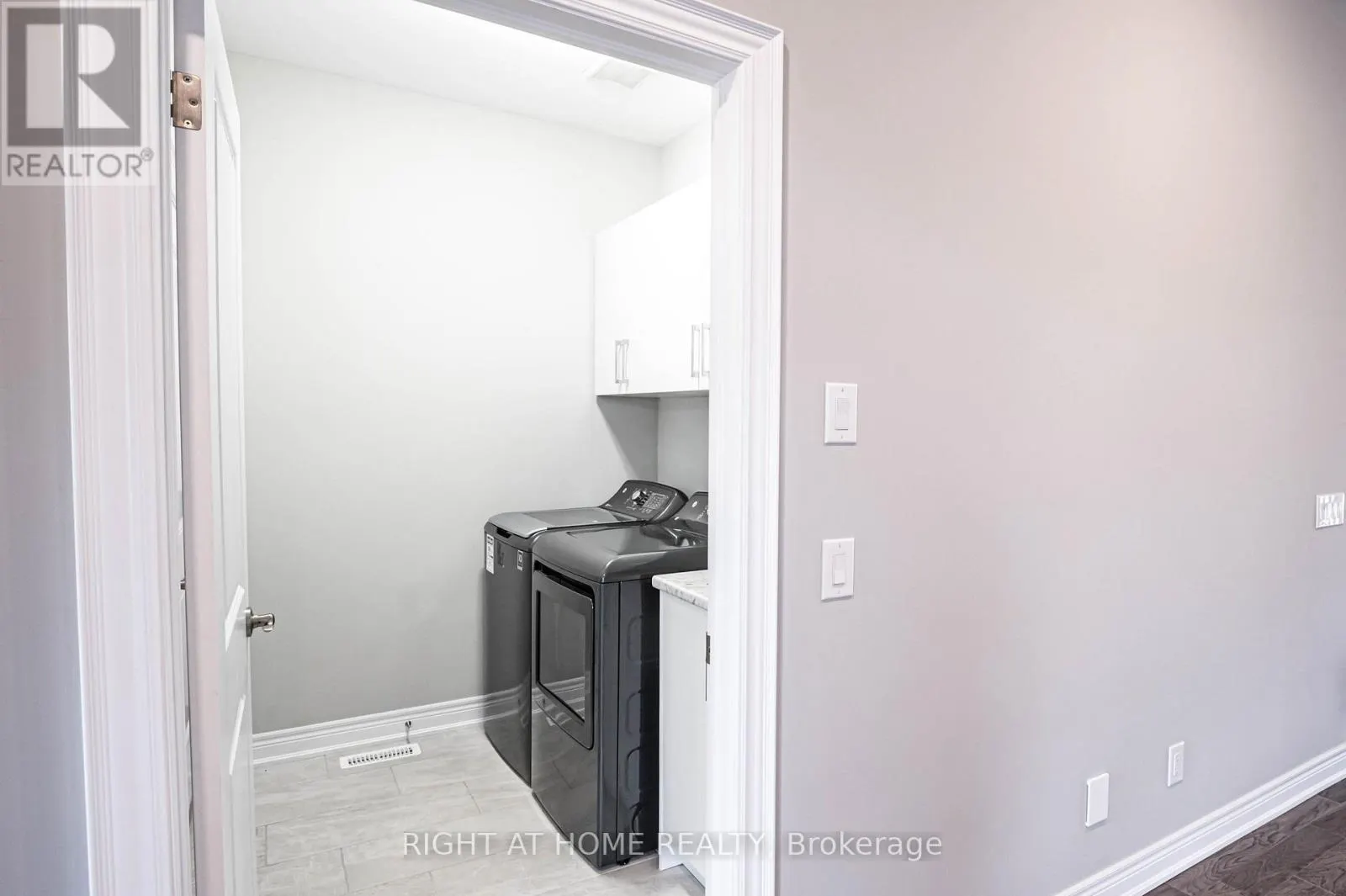 3544 CANFIELD CRESCENT
