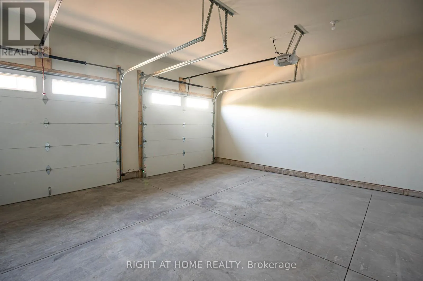 3544 CANFIELD CRESCENT