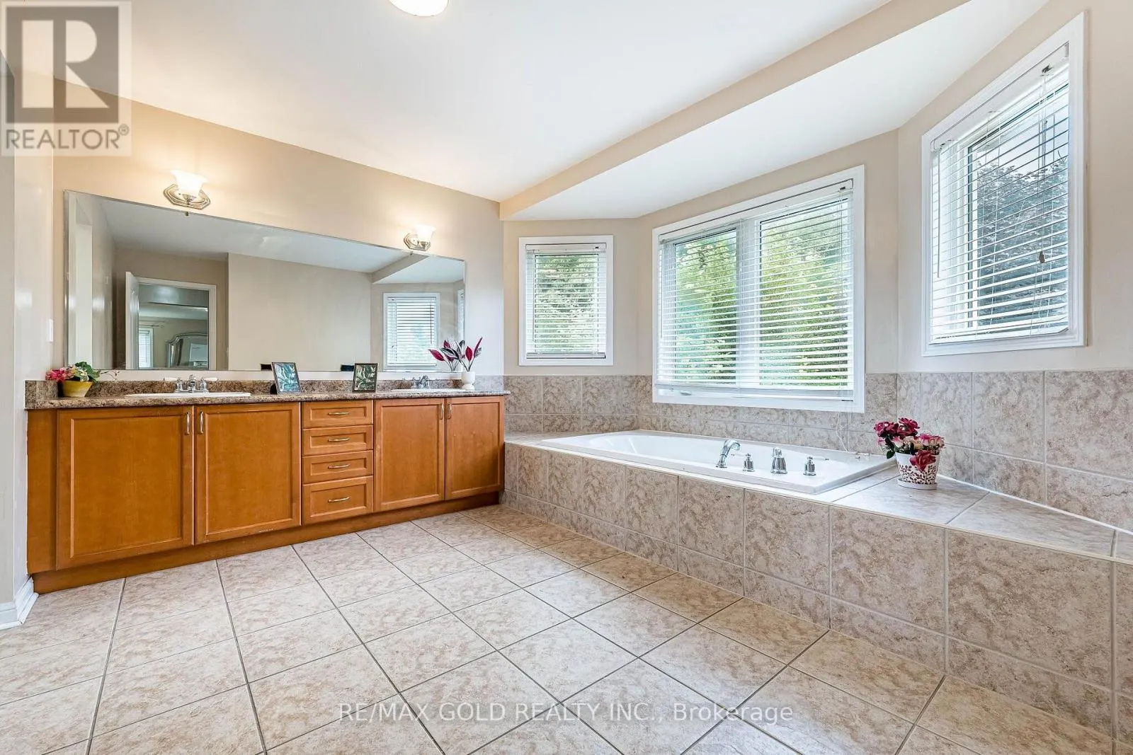 119 GLAZEBROOK CRESCENT