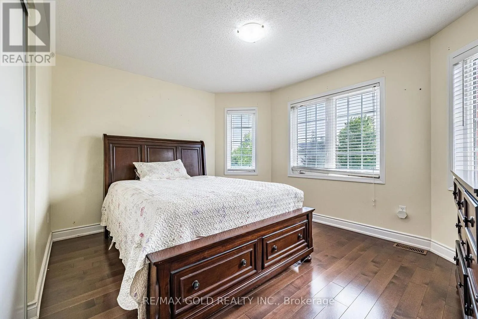 119 GLAZEBROOK CRESCENT