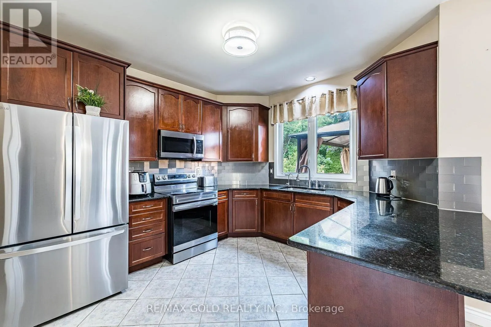 119 GLAZEBROOK CRESCENT