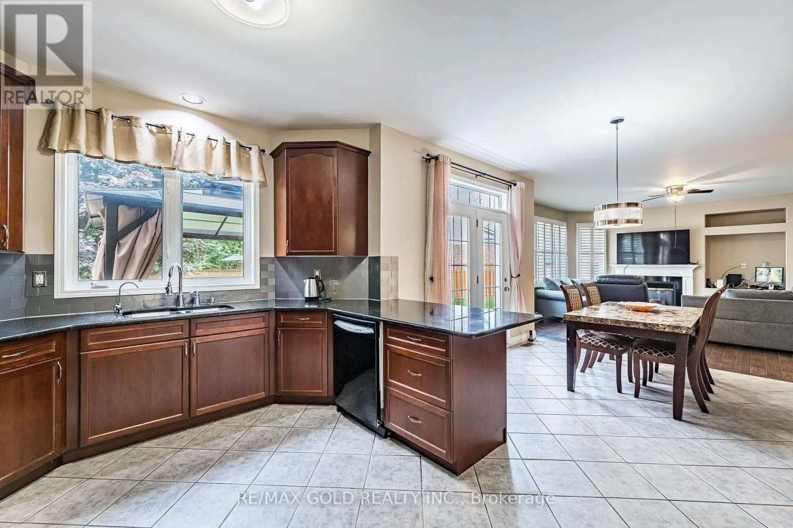 119 GLAZEBROOK CRESCENT