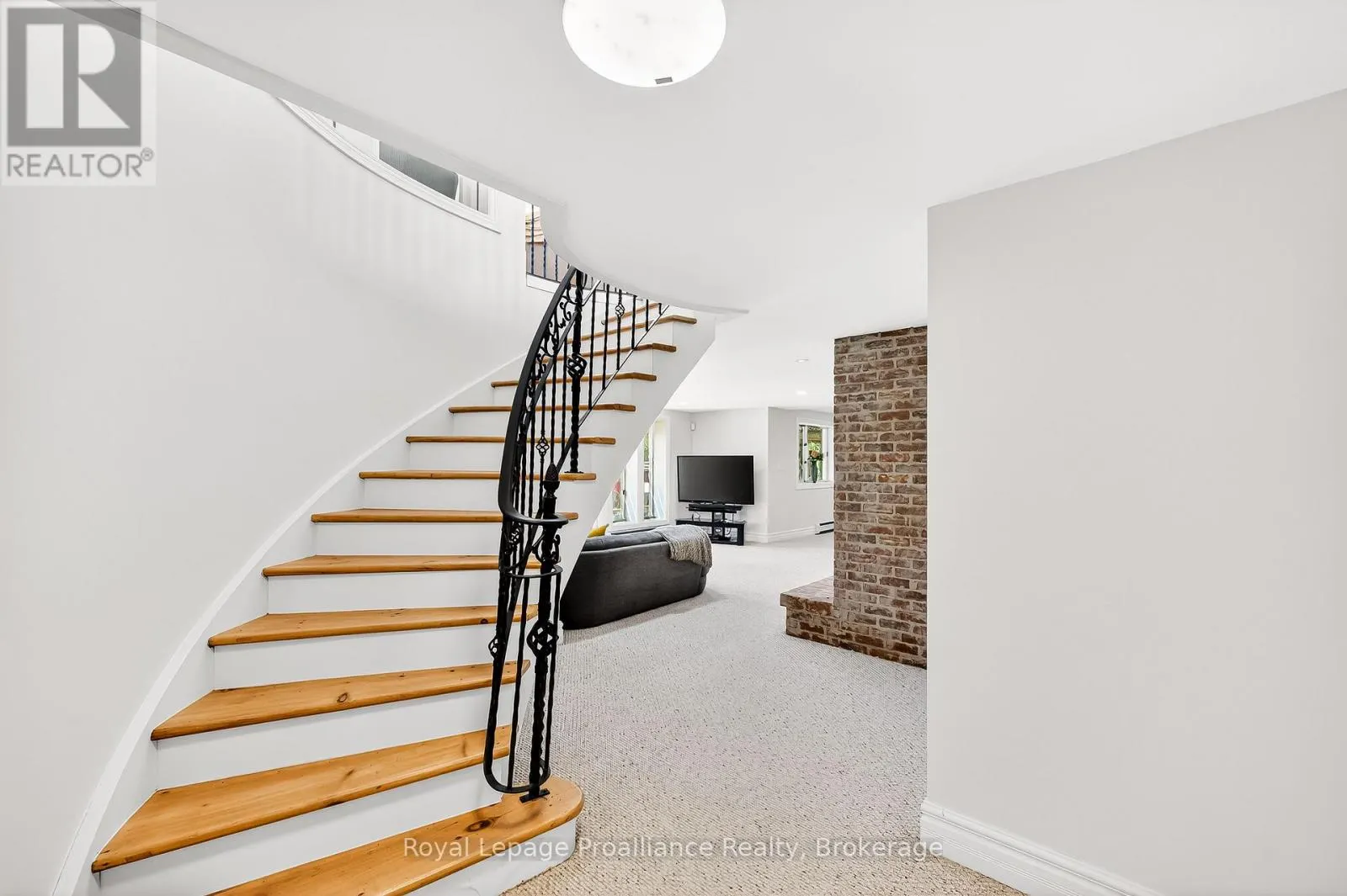 439 OAK LAKE ROAD