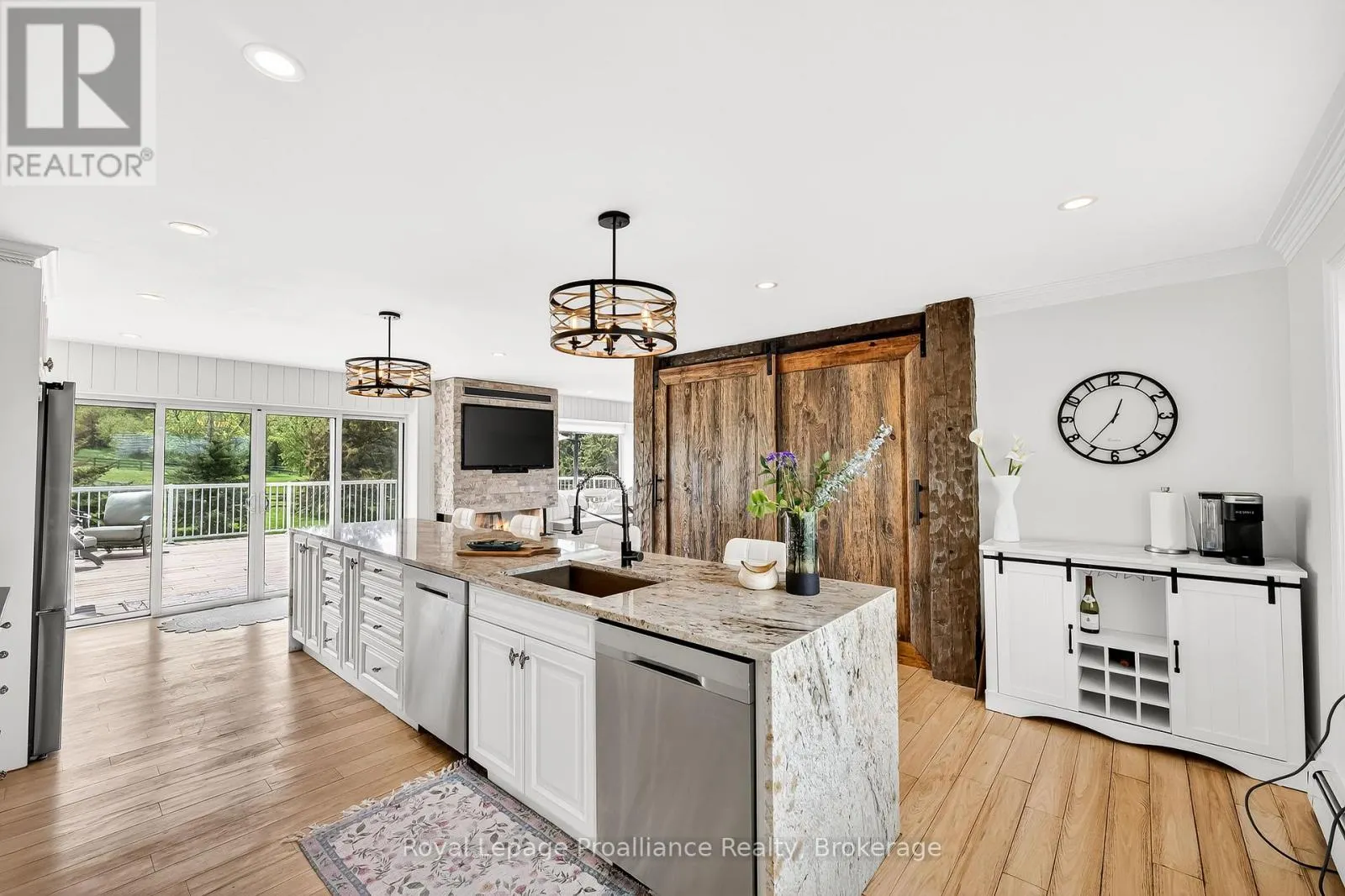 439 OAK LAKE ROAD