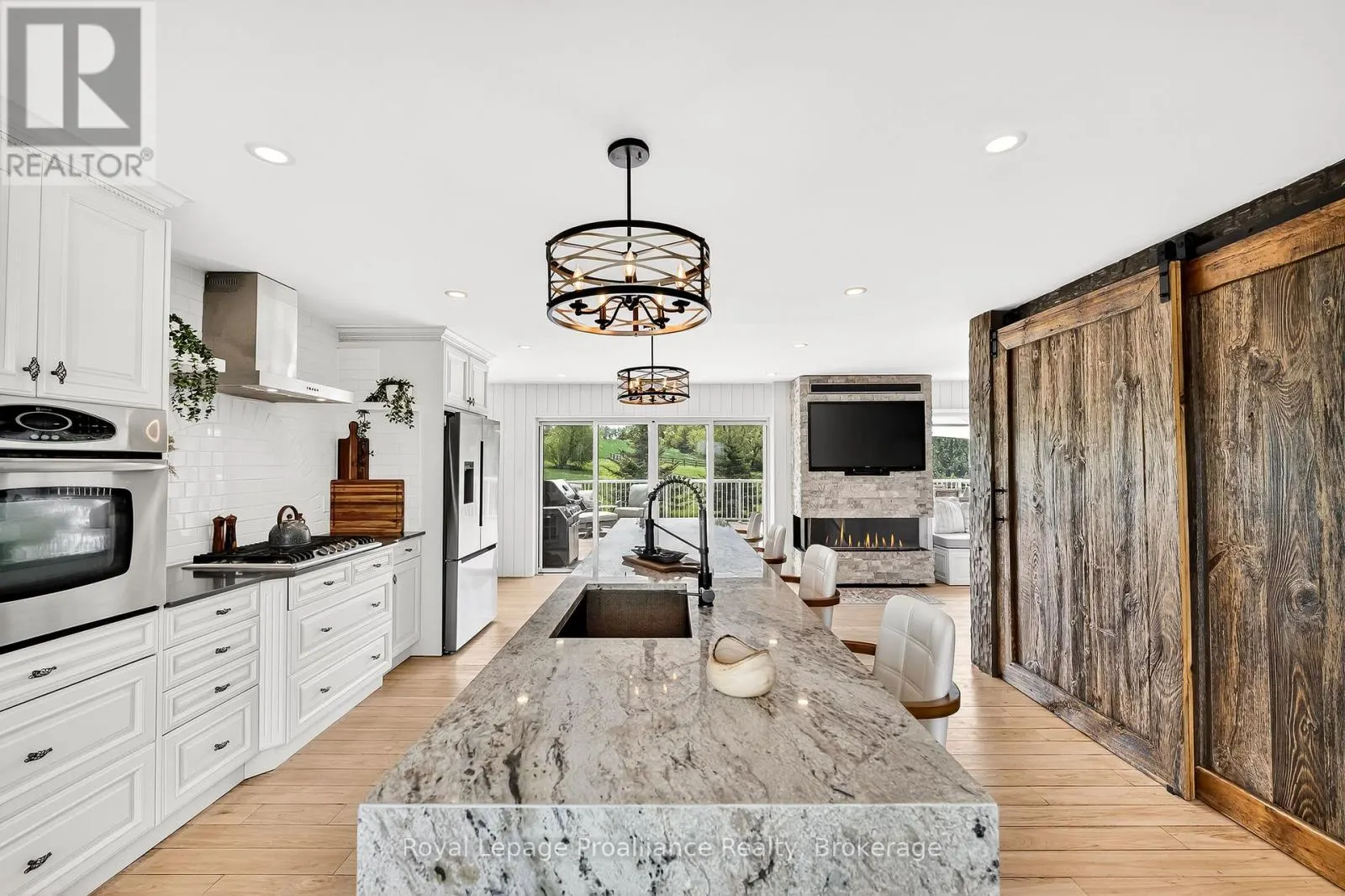 439 OAK LAKE ROAD