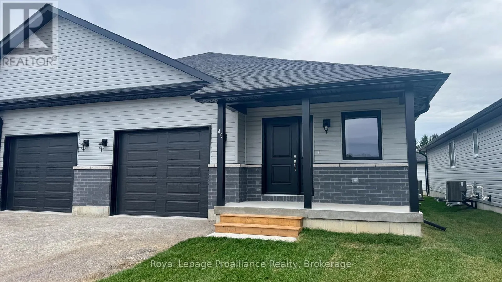 49 MACKENZIE JOHN CRESCENT