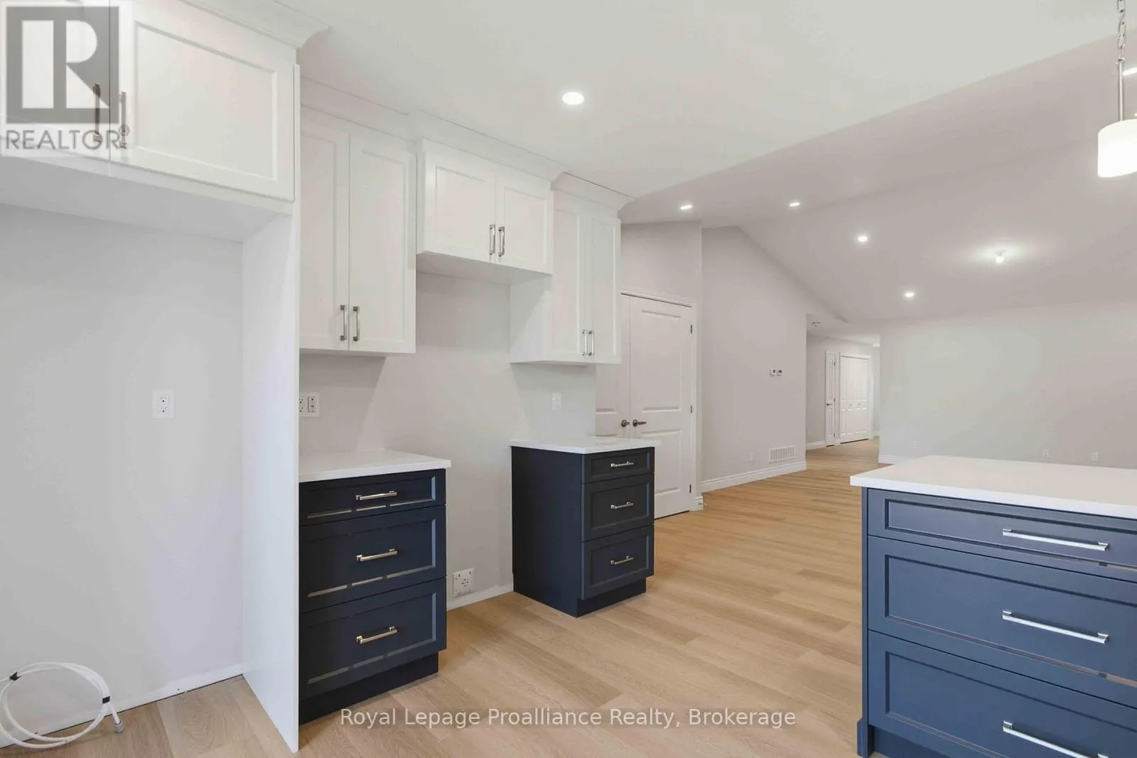 49 MACKENZIE JOHN CRESCENT