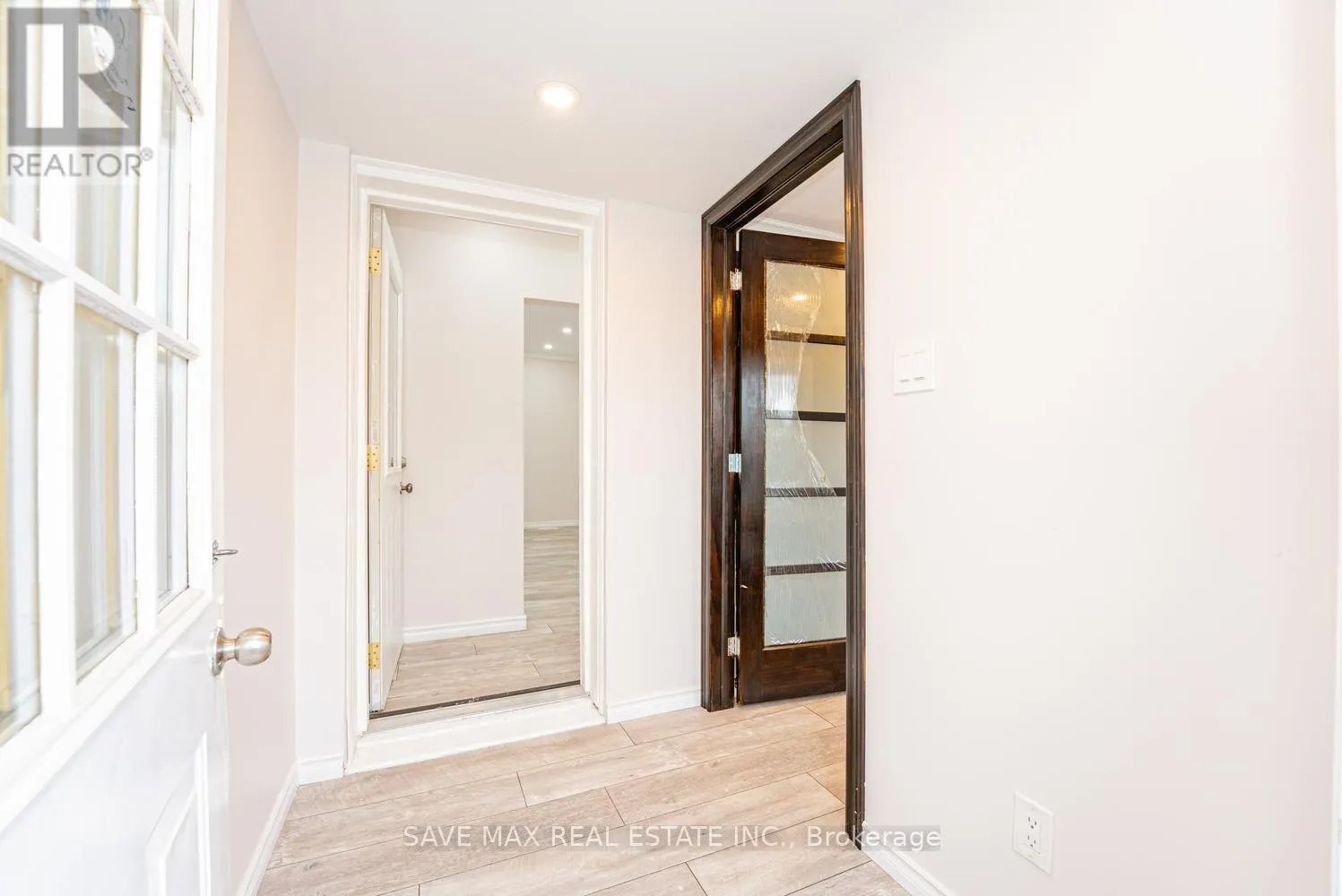 4 BEAUMONT CRESCENT S