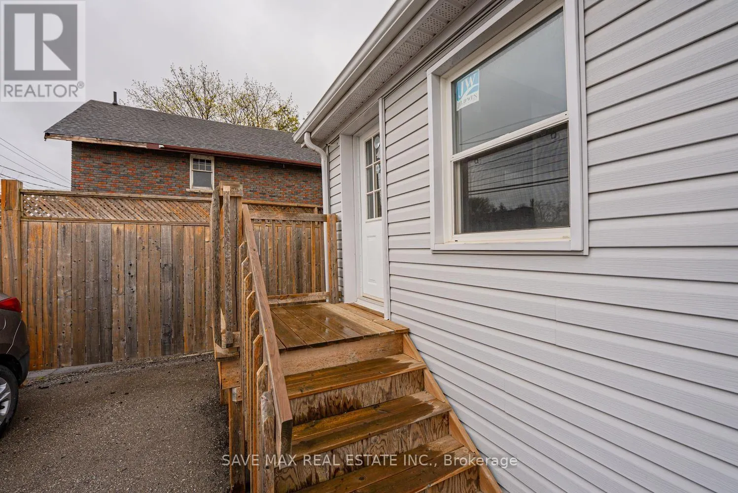 4 BEAUMONT CRESCENT S