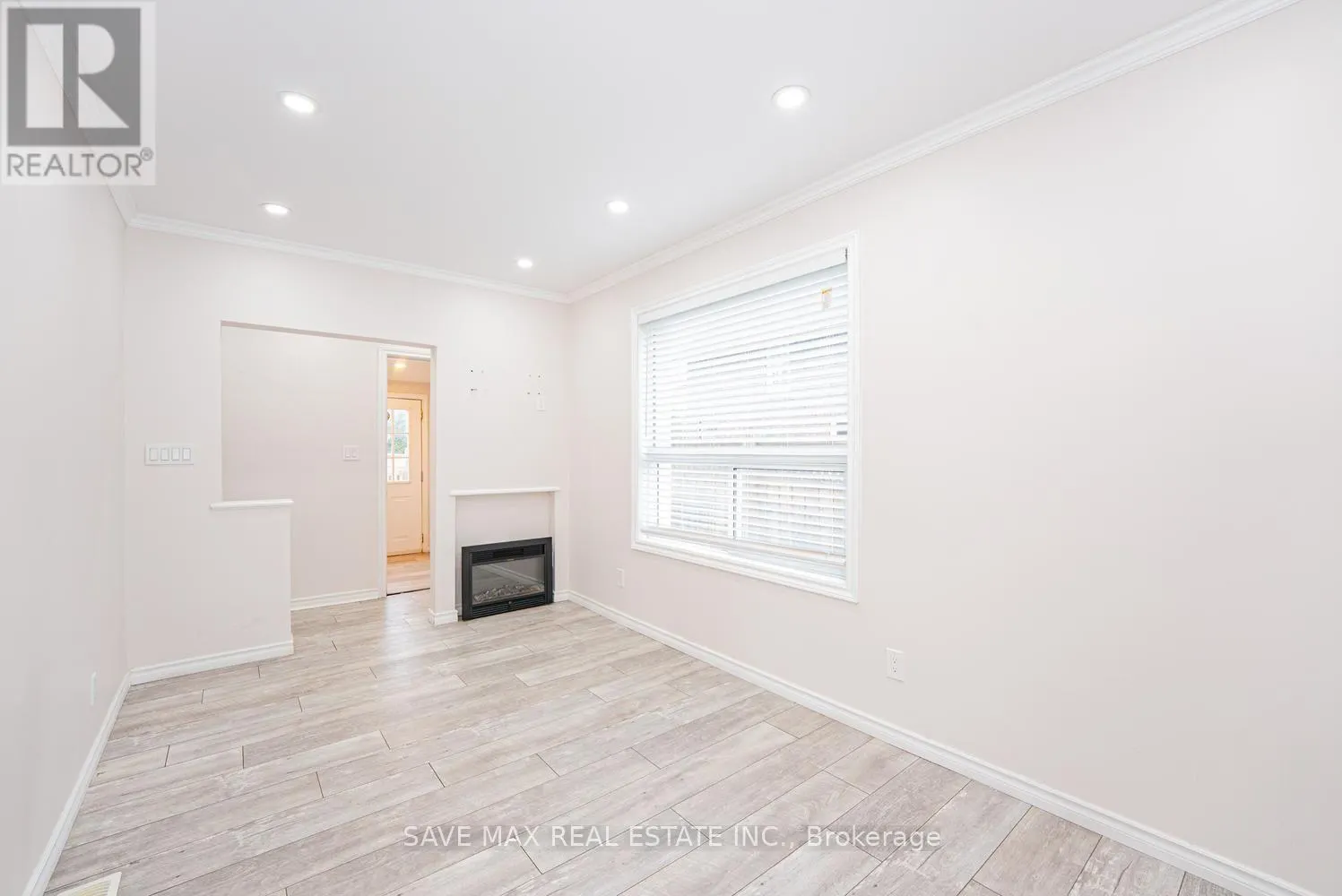 4 BEAUMONT CRESCENT S
