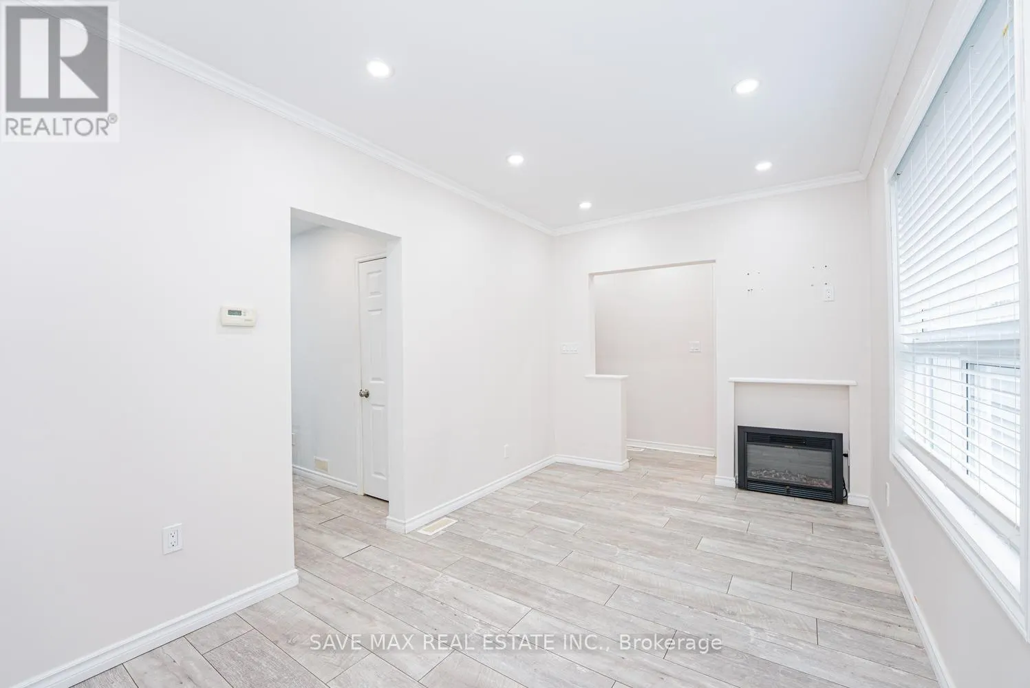 4 BEAUMONT CRESCENT S
