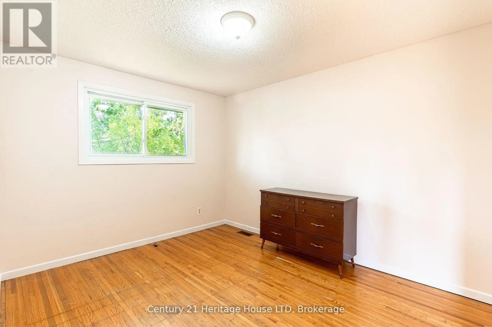 387 FIRST AVENUE