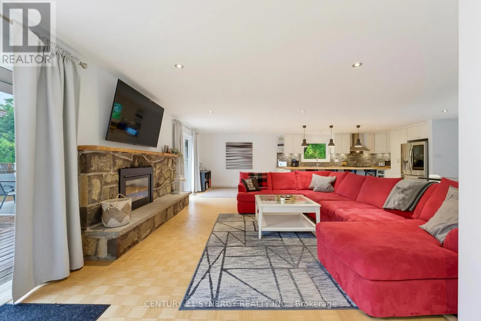 10 HONEY GABLES DRIVE
